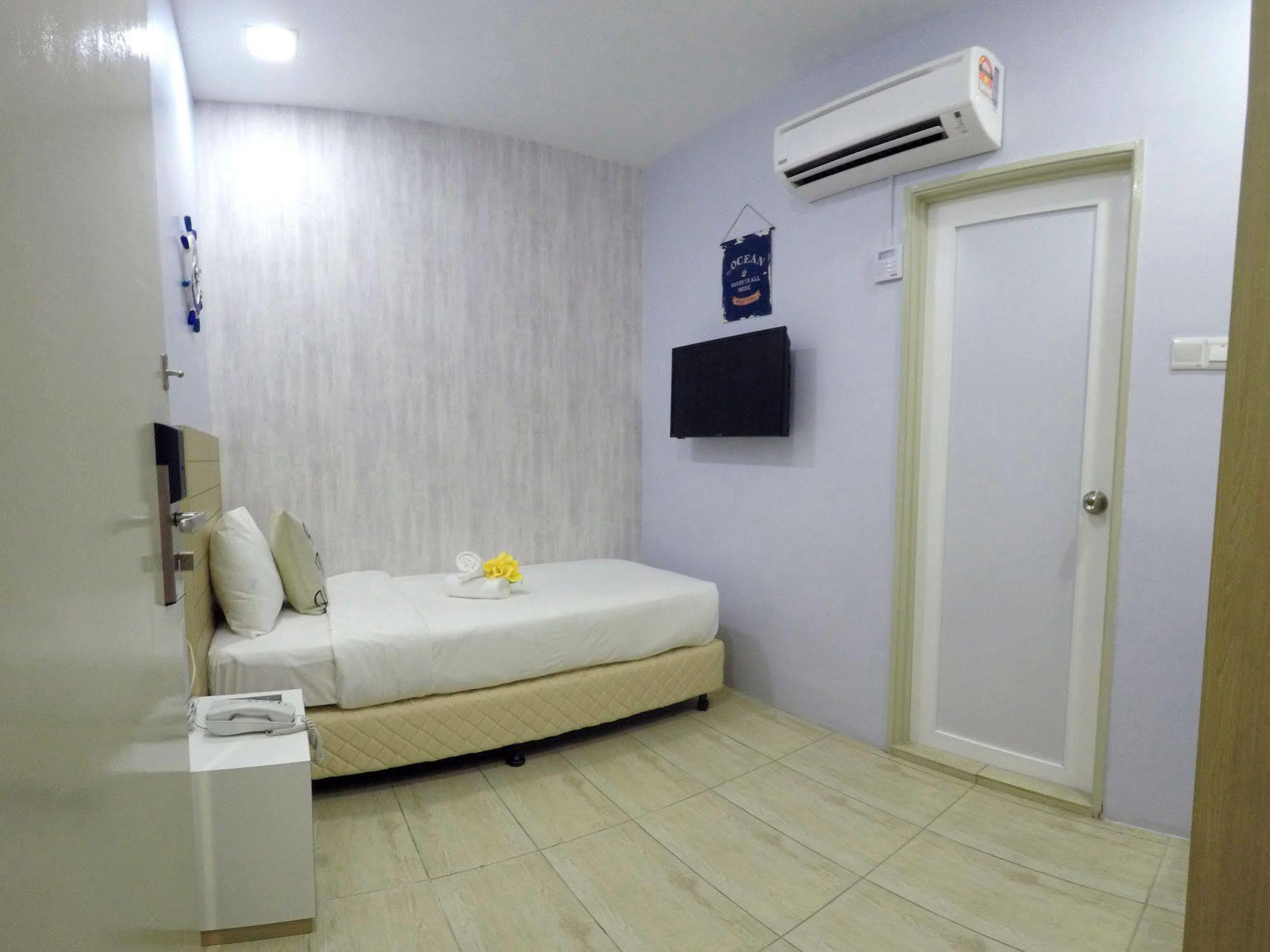 Lighthouse Hotel & Shortstay @ Damansara Uptown Petaling Jaya Exterior photo