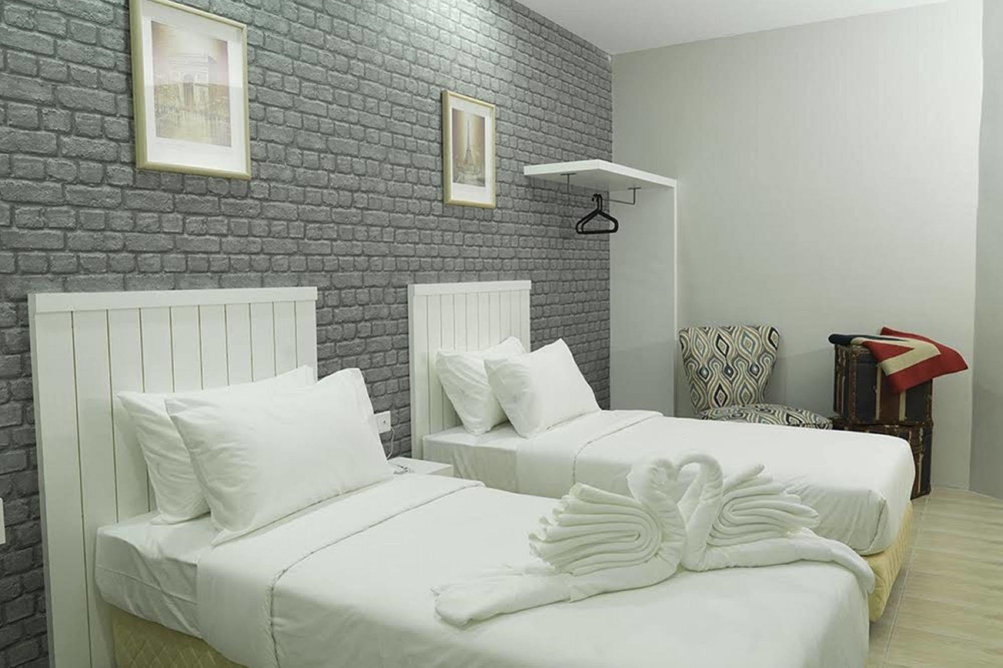 Lighthouse Hotel & Shortstay @ Damansara Uptown Petaling Jaya Exterior photo